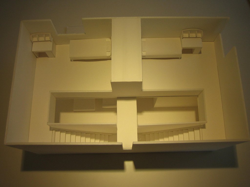 家族が出来るだけ顔を合わせる様に玄関との間には家族スペースを|模型画像鳥瞰|廊下・階段スペース|各部屋の定義