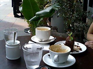 カフェにて